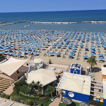 Отель Diplomat Marine