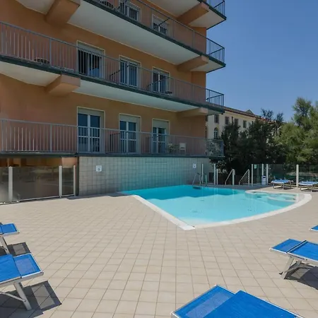 Diplomat Marine Hotel 3*