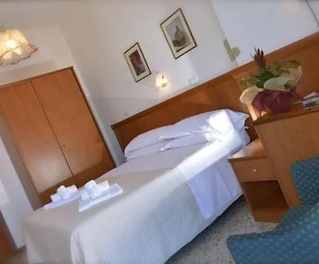 Diplomat Marine Hotel 3*