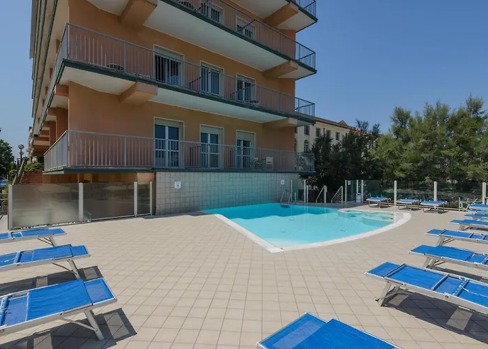 Diplomat Marine Hotel 3*