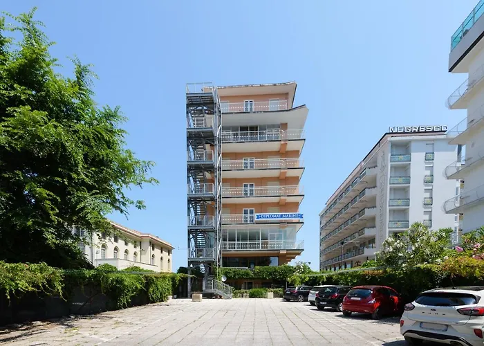 酒店 Diplomat Marine 3*